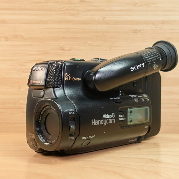 Sony Handycam CCD-TR51 NTSC Video8 Camera Camcorder, Made in Japan - Picture 2 of 7